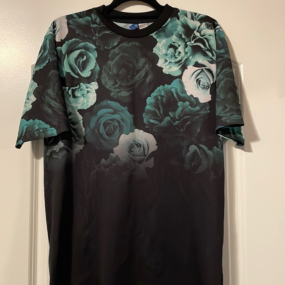 Divided By H&M Black Floral T-shirt Small runs big